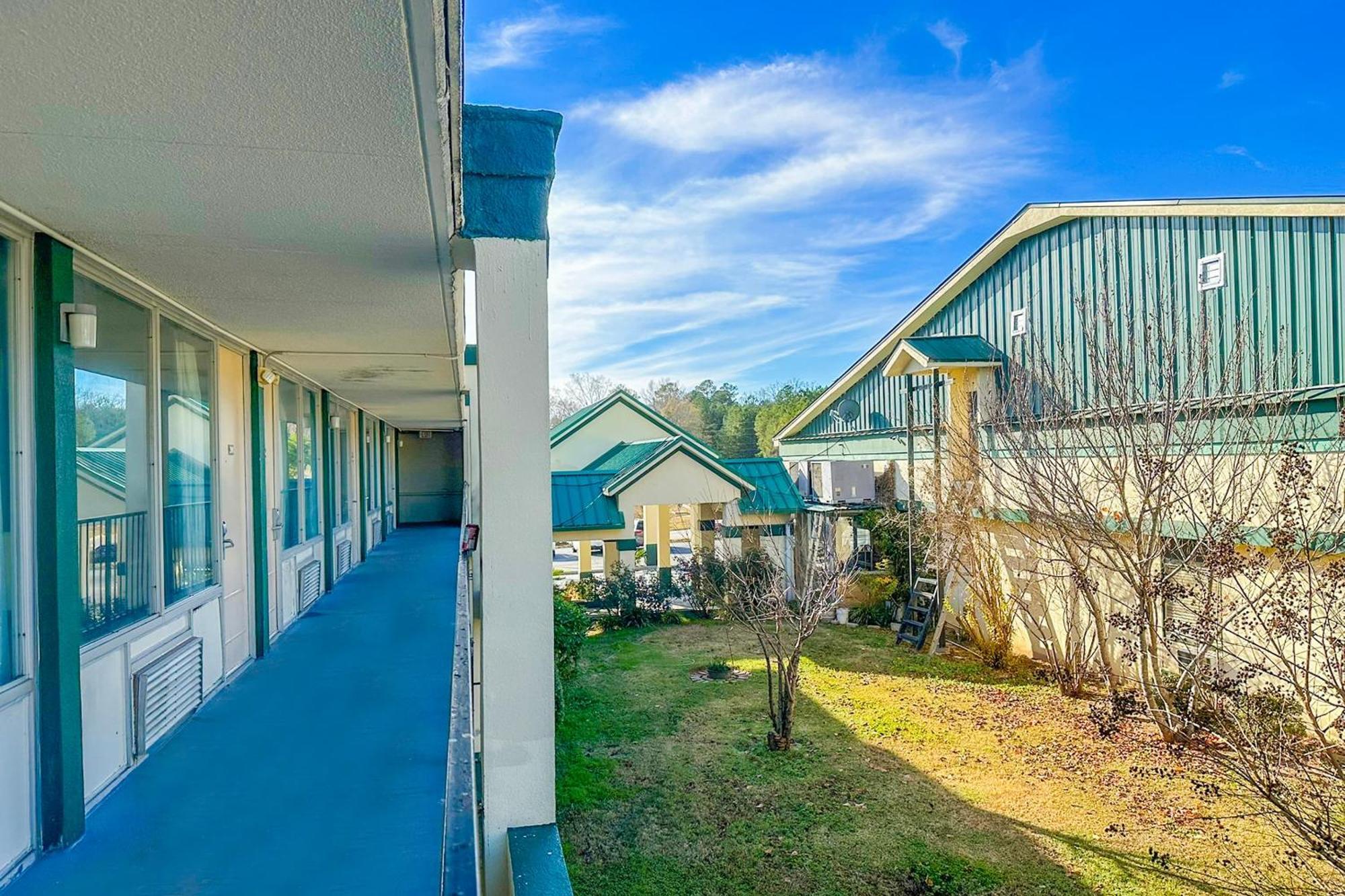 Super Inn & Suites By Oyo Milledgeville Exterior photo