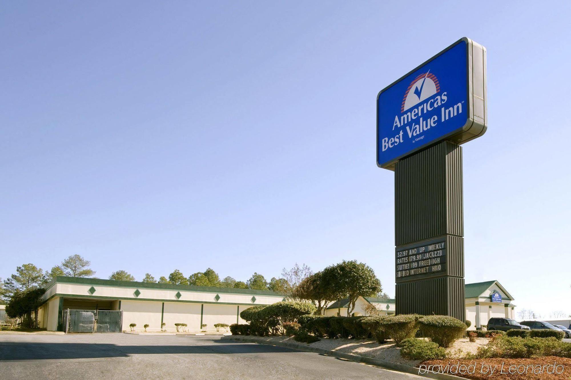 Super Inn & Suites By Oyo Milledgeville Exterior photo